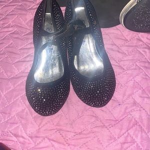 Used rhinestone shoes size 9